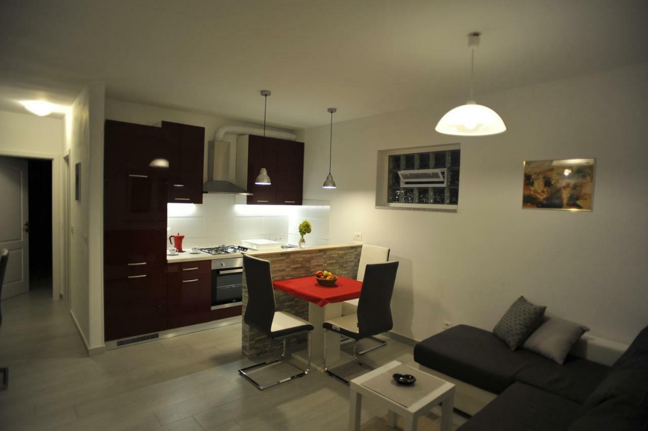 Stefania Apartment *